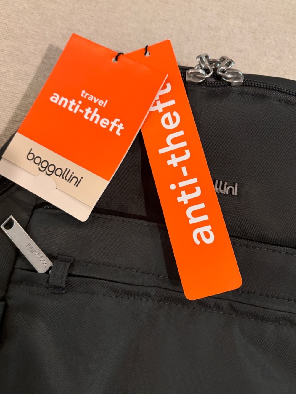 baggallini Charcoal Securtex Anti-Theft Vacation Backpack/NWT - Picture 15 of 16